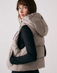 London Cropped Vest: Pebble