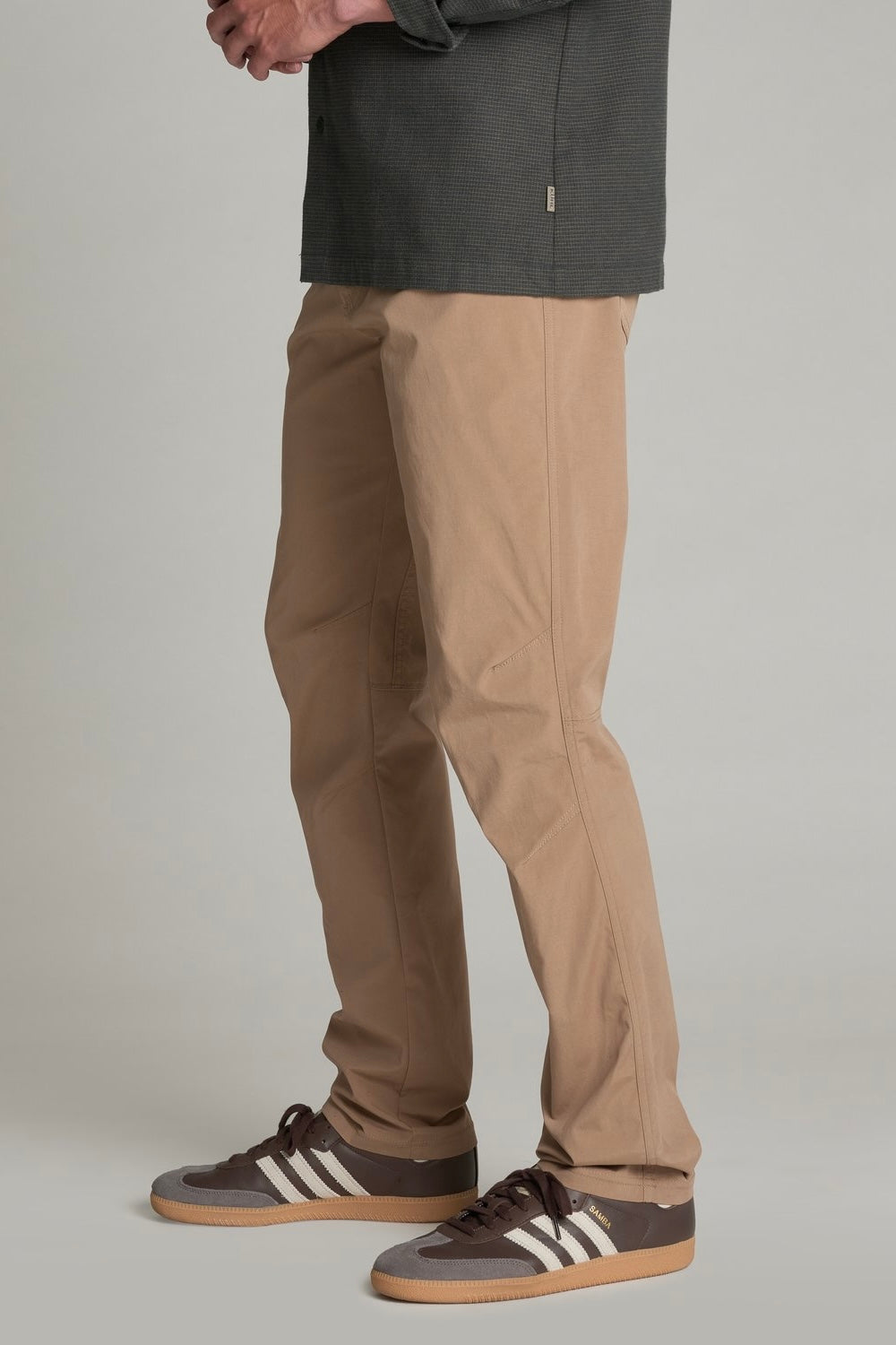 Kuhl M's Raidr Pant -Klassik Full Fit 32" Inseam: Stone Khaki