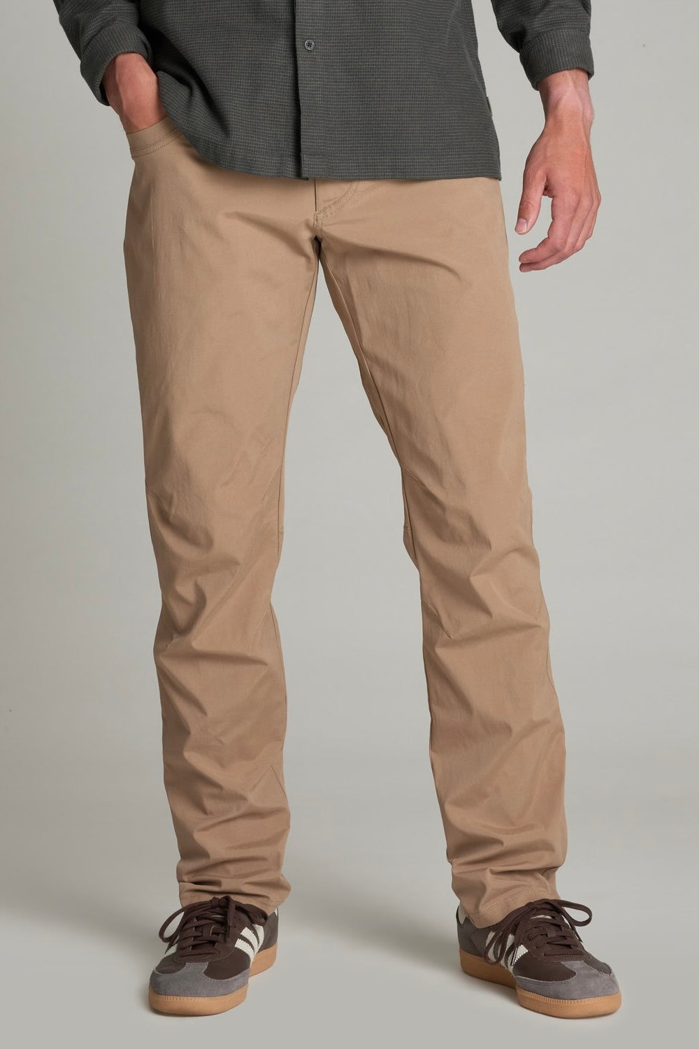 Kuhl M's Raidr Pant -Klassik Full Fit 32" Inseam: Stone Khaki