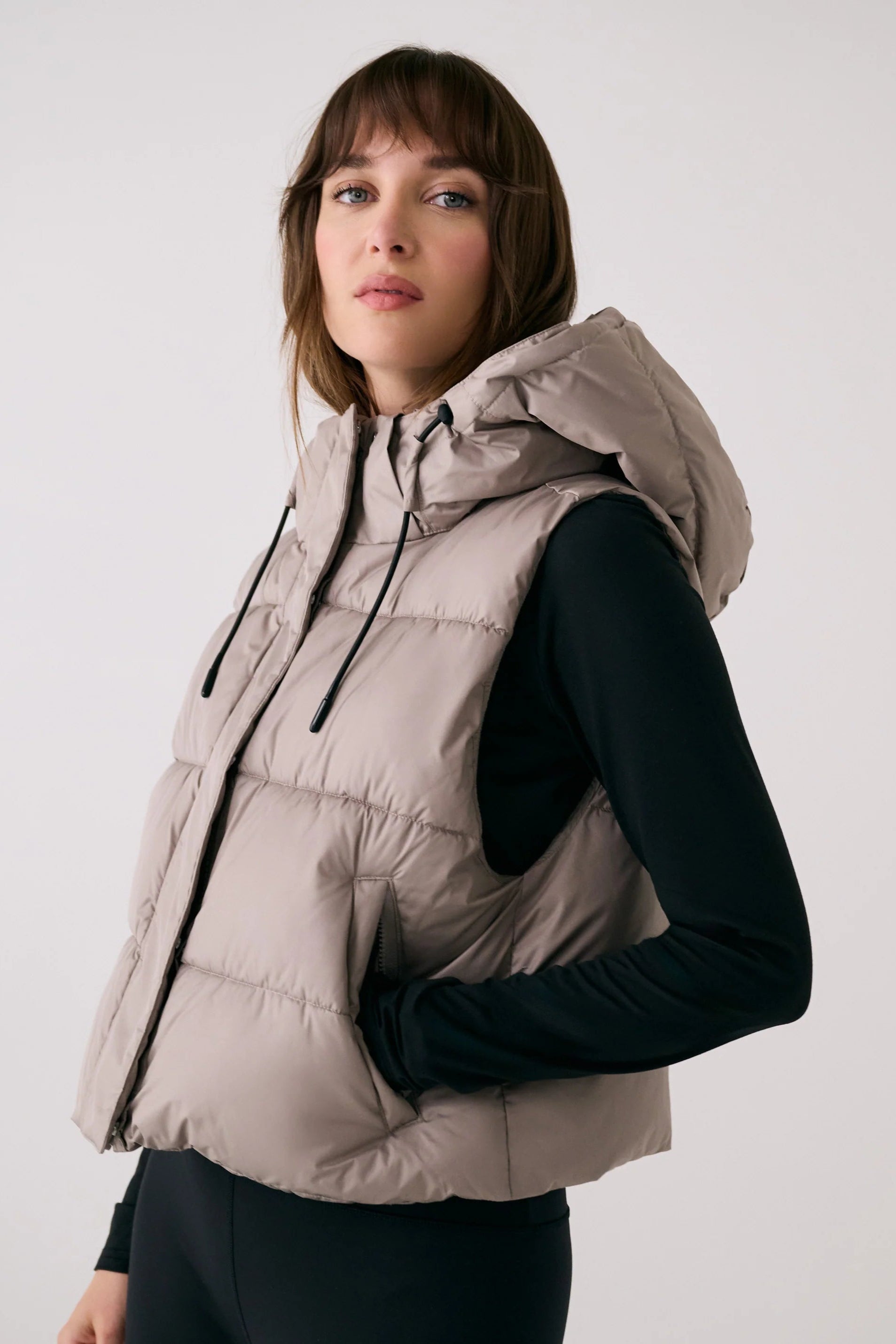 London Cropped Vest: Pebble