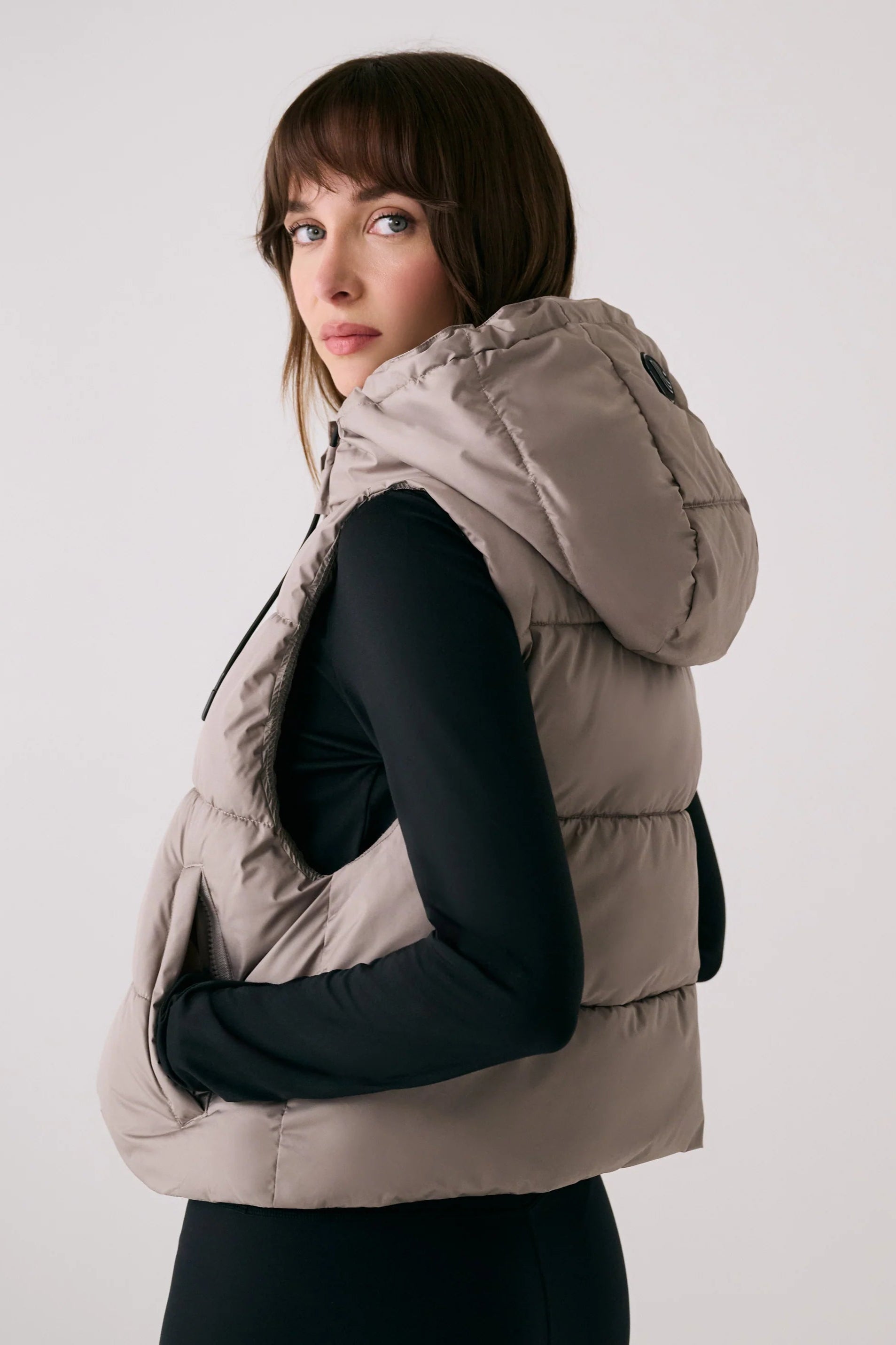 London Cropped Vest: Pebble