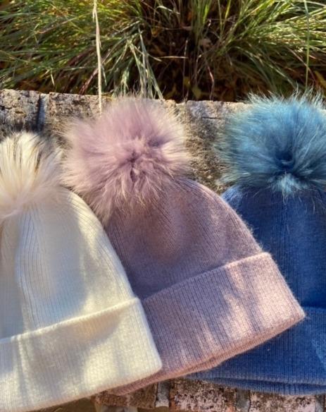 Snap it Off Pom Pom Beanie