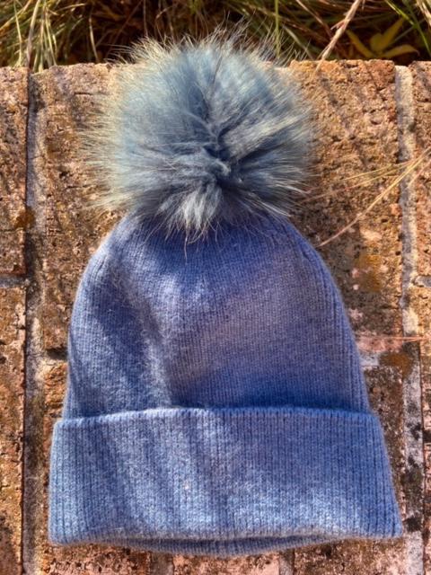 Snap it Off Pom Pom Beanie