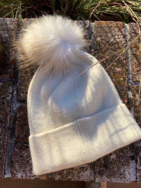 Snap it Off Pom Pom Beanie